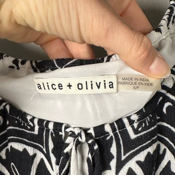 Alice + Olivia Black & White Naya Print Key Hole Neck Blouse Womens Small - Picture 6 of 10